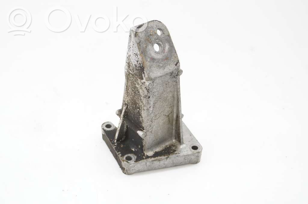 Engine mounting bracket   8250081,1329559,1329559