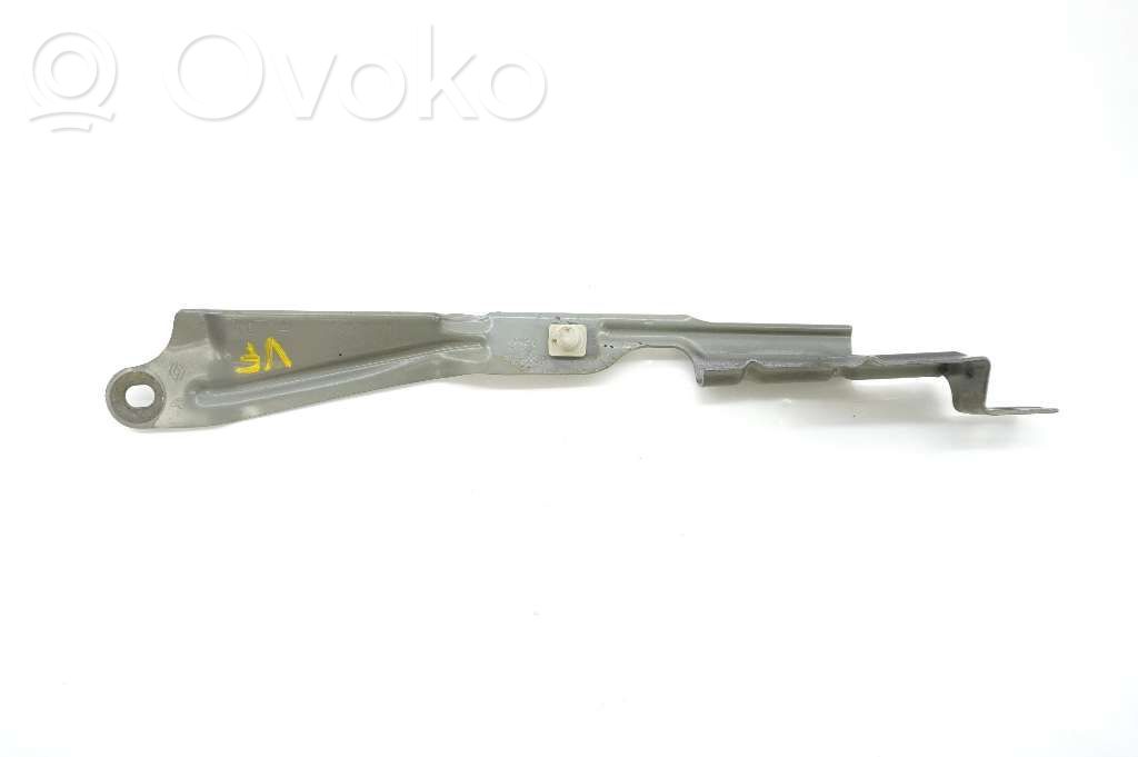 Fender mounting bracket   631491304R