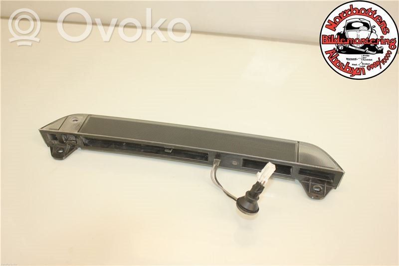 Mitsubishi Grandis Kolmas/lisäjarruvalo 