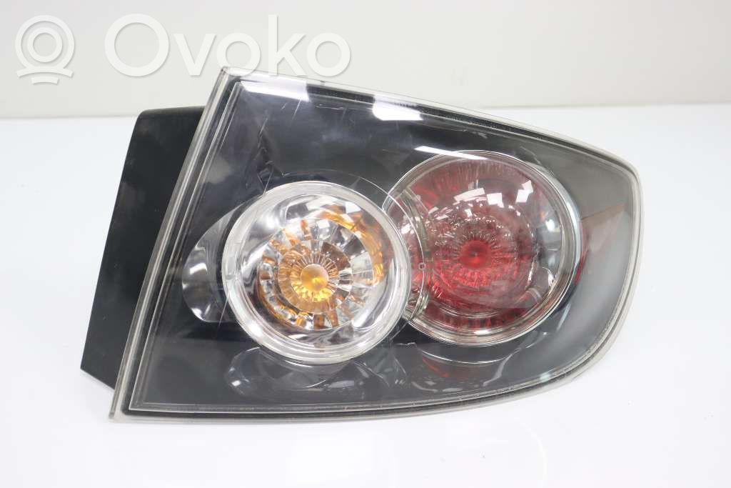 Mazda 3 I Aizmugurējais lukturis virsbūvē 