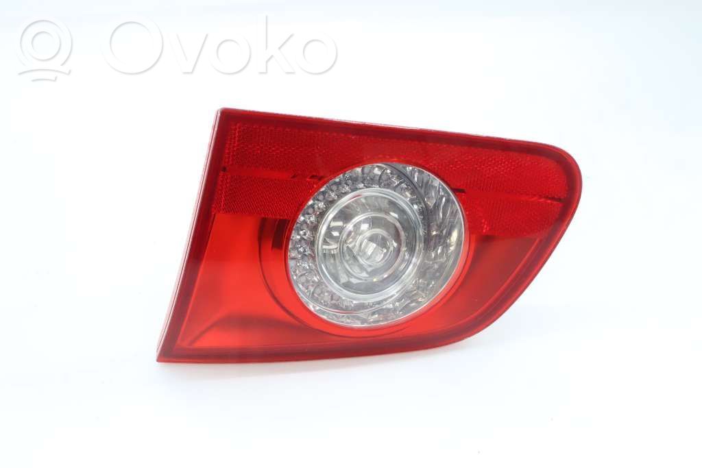 Volkswagen PASSAT B6 Lampy tylnej klapy bagażnika
