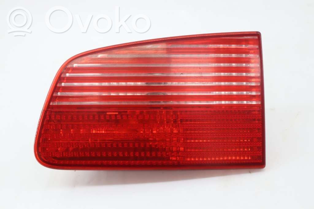 Saab 9-5 Aizmugurējais lukturis pārsegā 