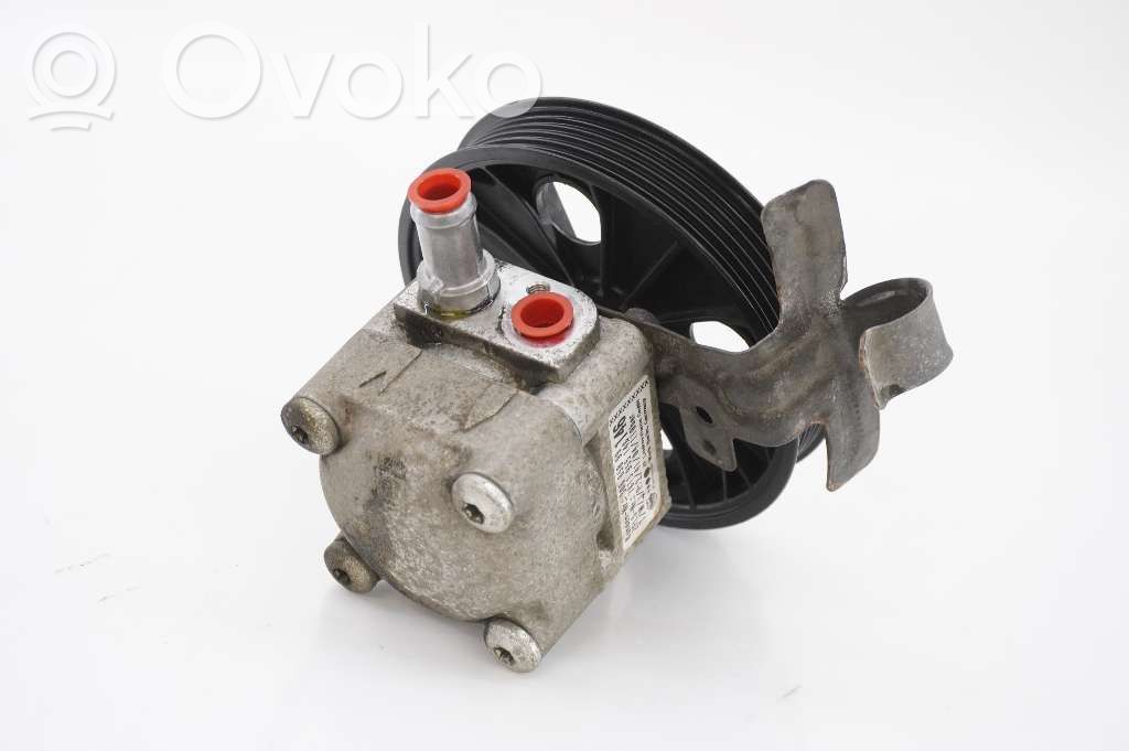 Volvo V70 Ohjaustehostimen pumppu 