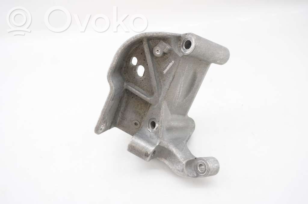 Volvo V40 Cross country Engine mounting bracket 