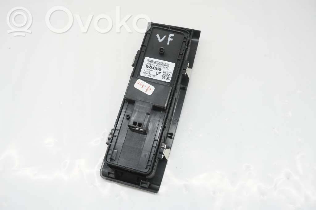 Volvo XC40 Interruptor del elevalunas eléctrico 