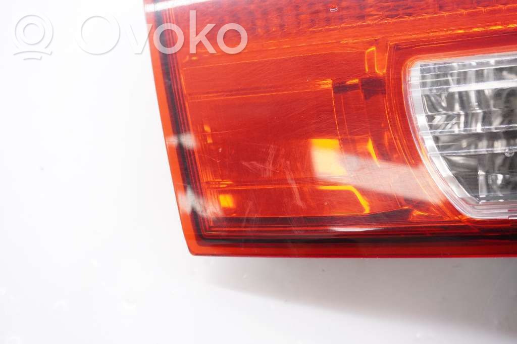 Subaru Outback Lampy tylnej klapy bagażnika 
