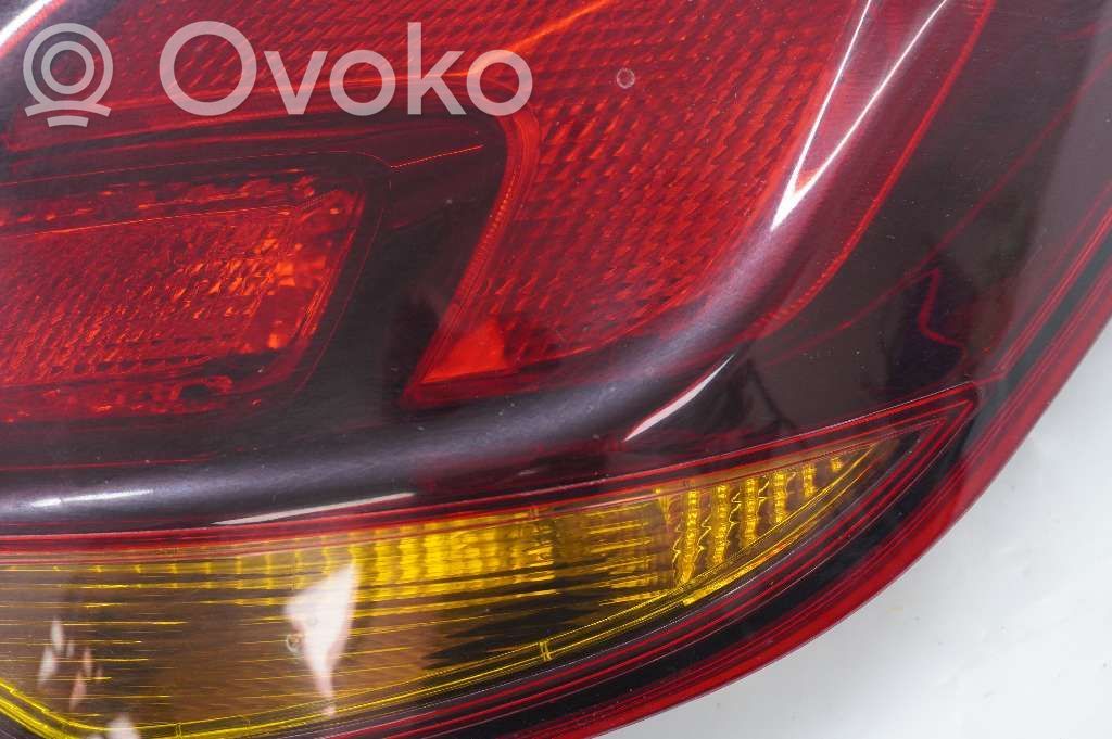 Opel Astra J Feux arrière / postérieurs