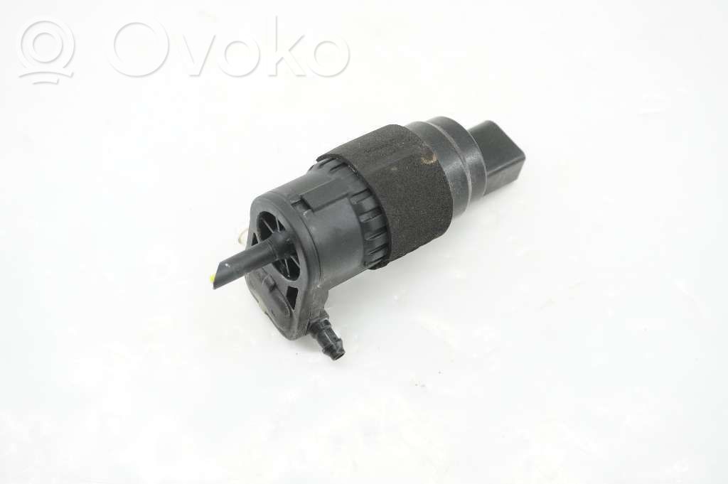 Audi A4 S4 B9 8W Tuulilasi tuulilasinpesimen pumppu