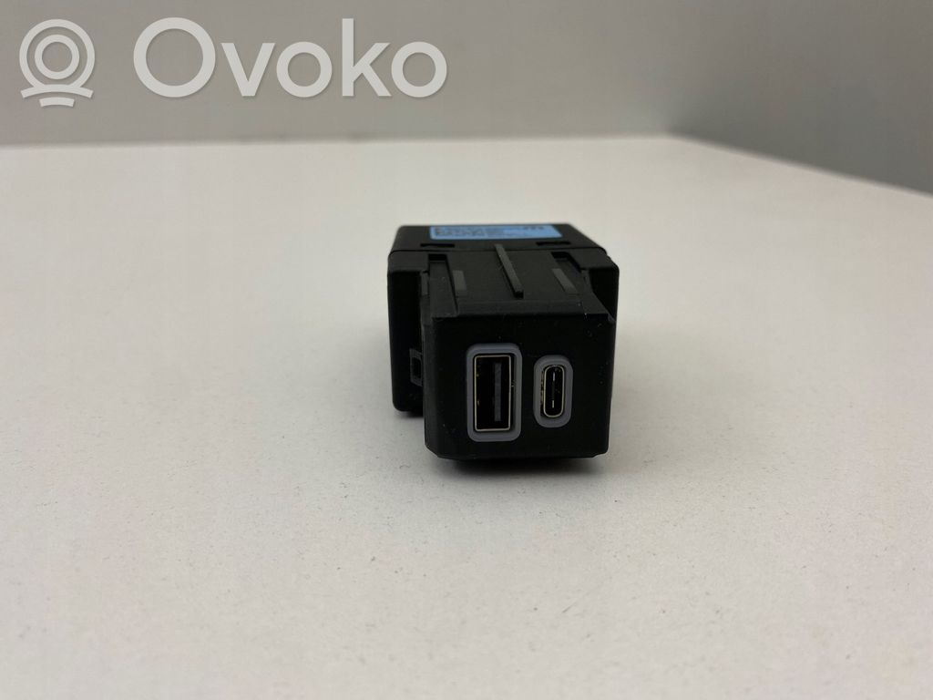 Jeep Compass USB-pistokeliitin 