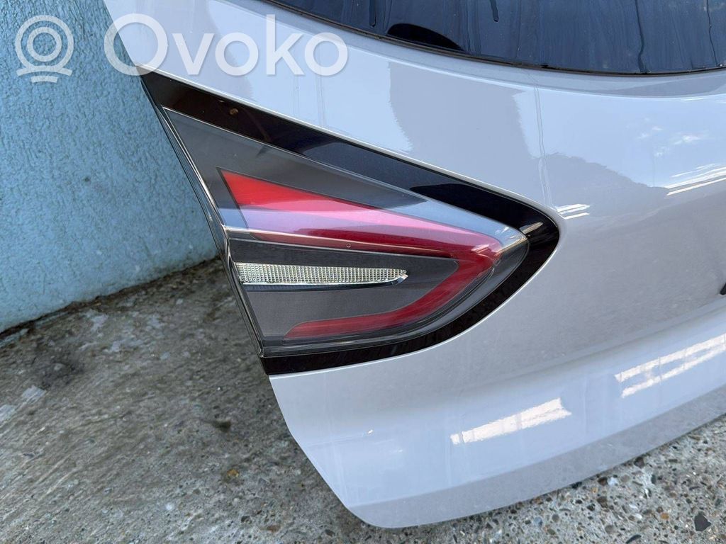 Tailgate rear/tail lights