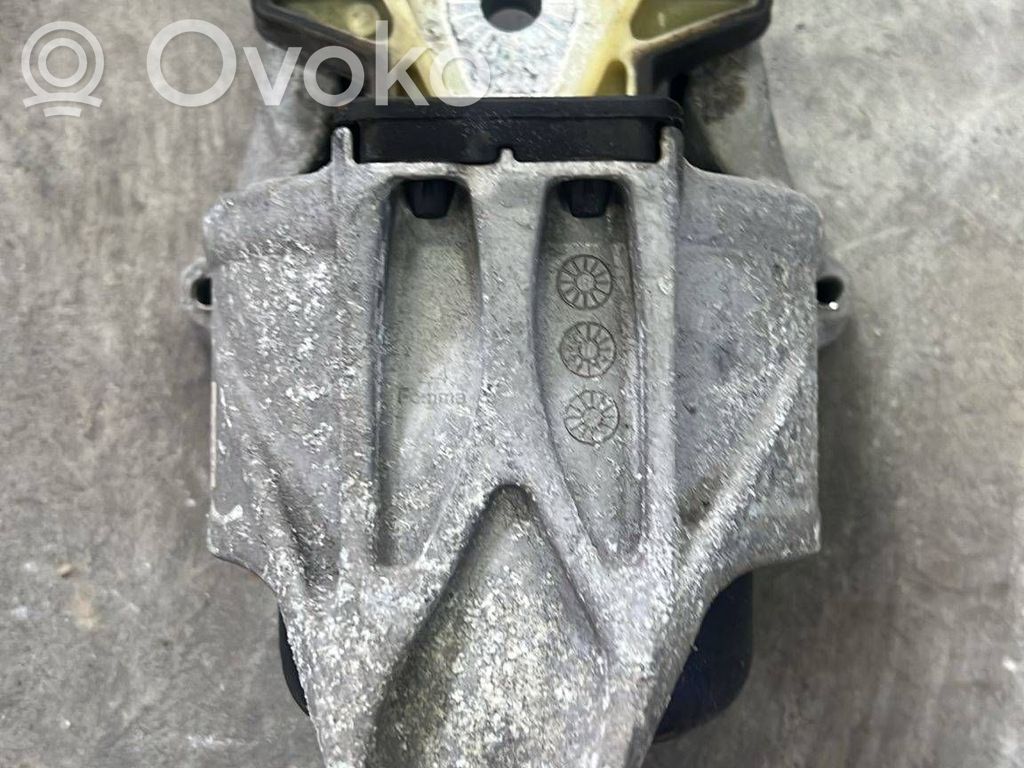Engine mount bracket   8W0199372CD