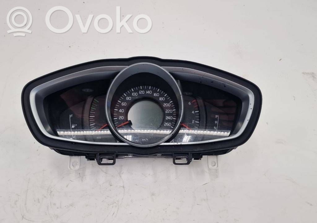 Volvo V40 Speedometer (instrument cluster) 