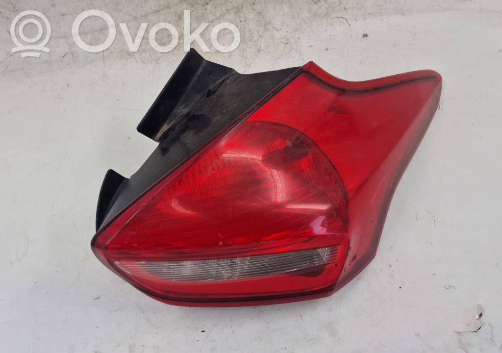 Ford Focus Aizmugurējais lukturis virsbūvē 