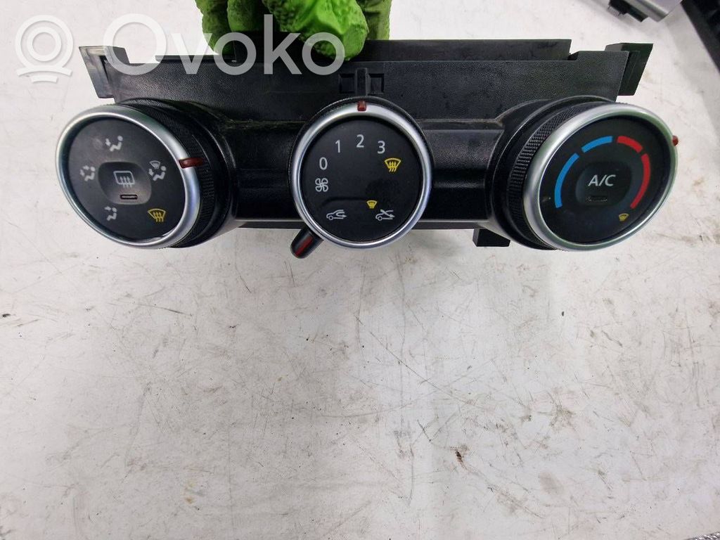Dacia Duster II Climate control unit 