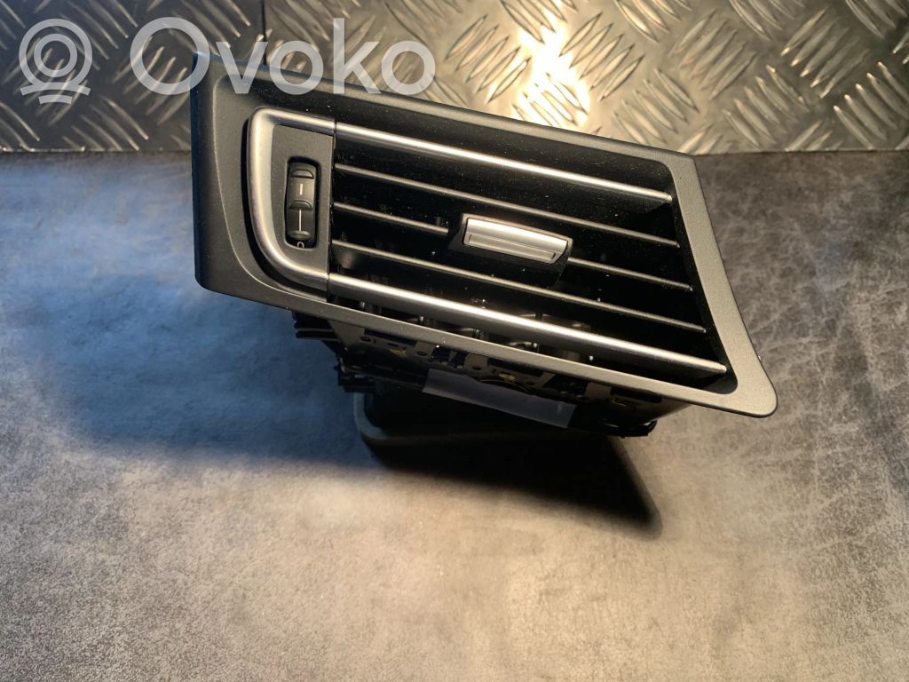 BMW 7 F01 F02 F03 F04 Lango oro grotelės 