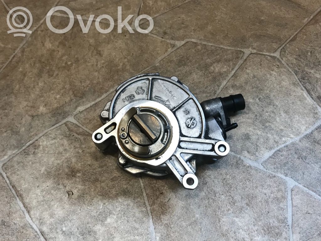 BMW 7 F01 F02 F03 F04 Vacuum pump 
