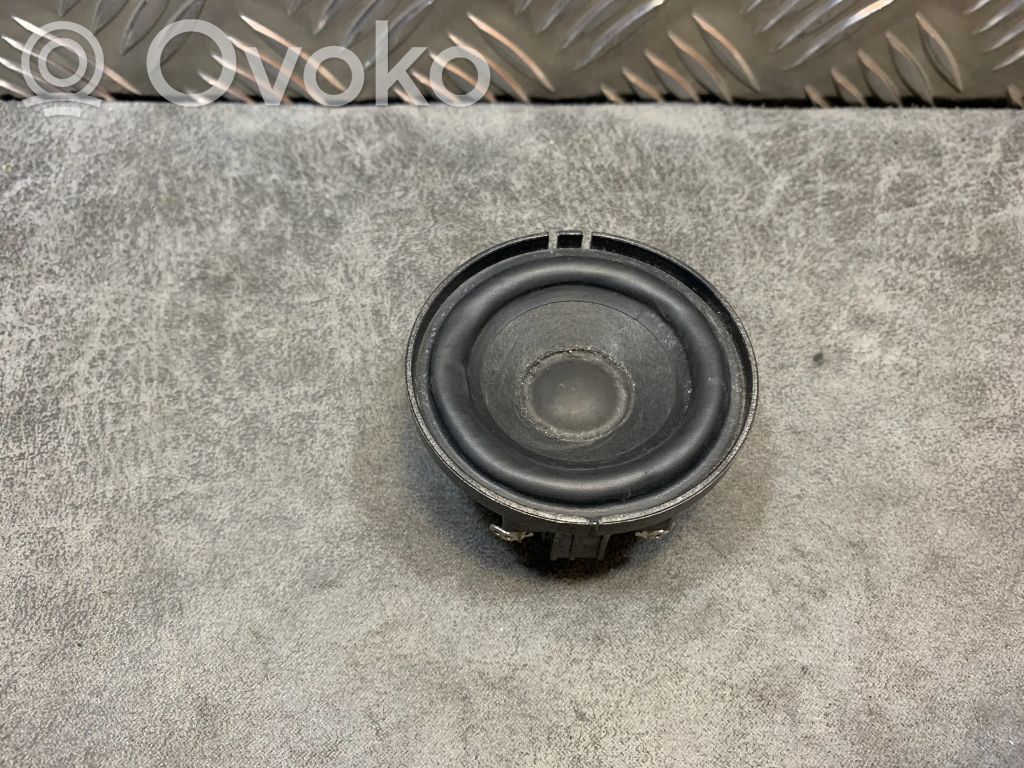 BMW 3 E90 E91 Garsiakalbis panelėje 