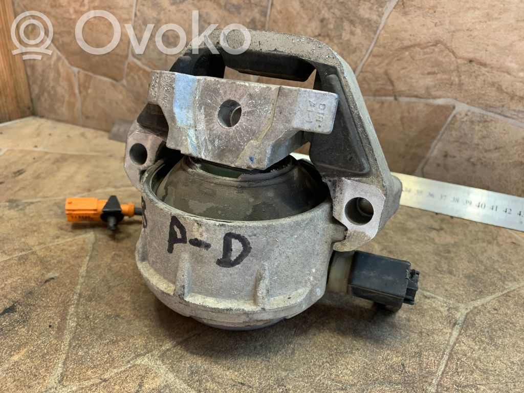 Audi A8 S8 D4 4H Engine mount bracket 