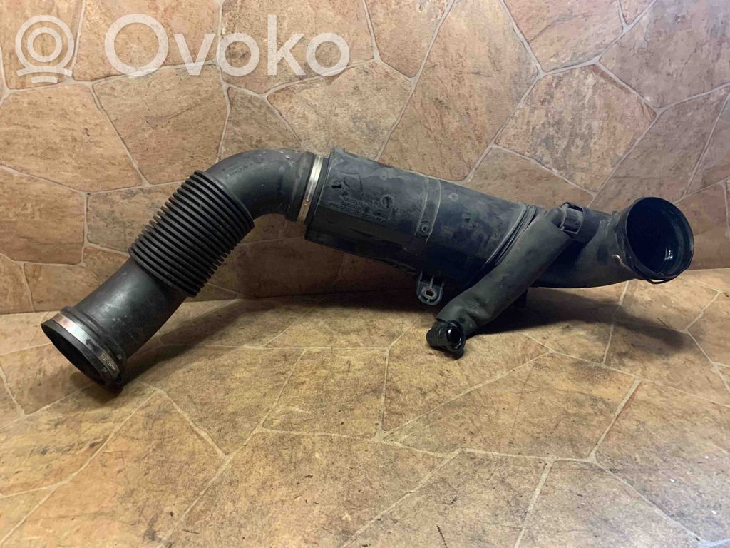 BMW 2 F46 Część rury dolotu powietrza 