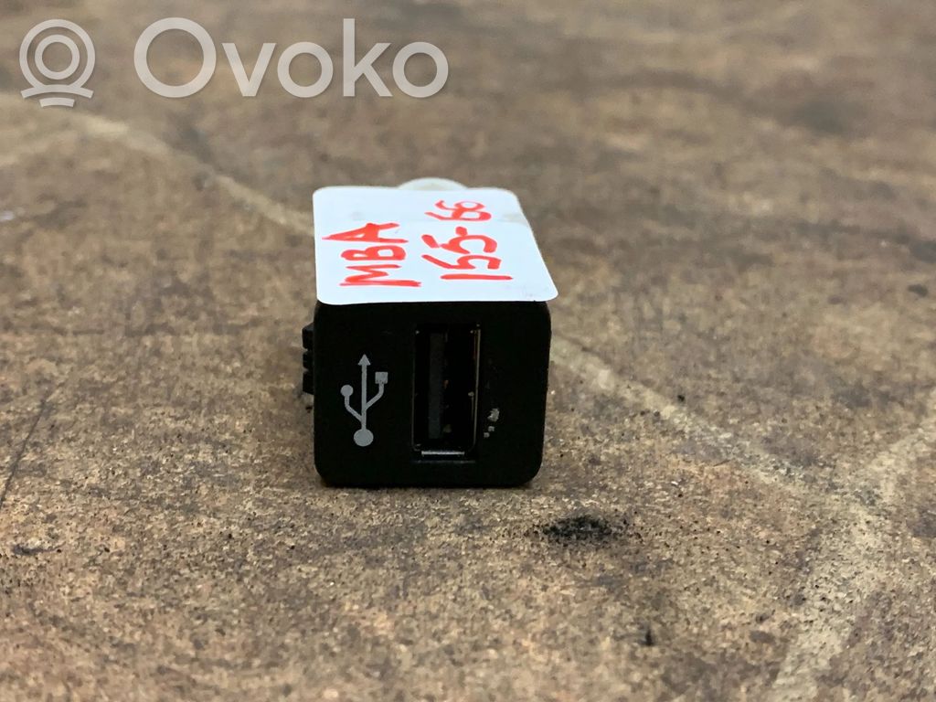 BMW 5 G30 G31 G38 USB socket connector 
