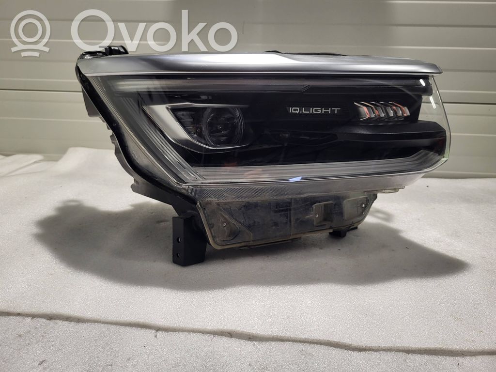 Volkswagen Amarok II Lampa przednia 