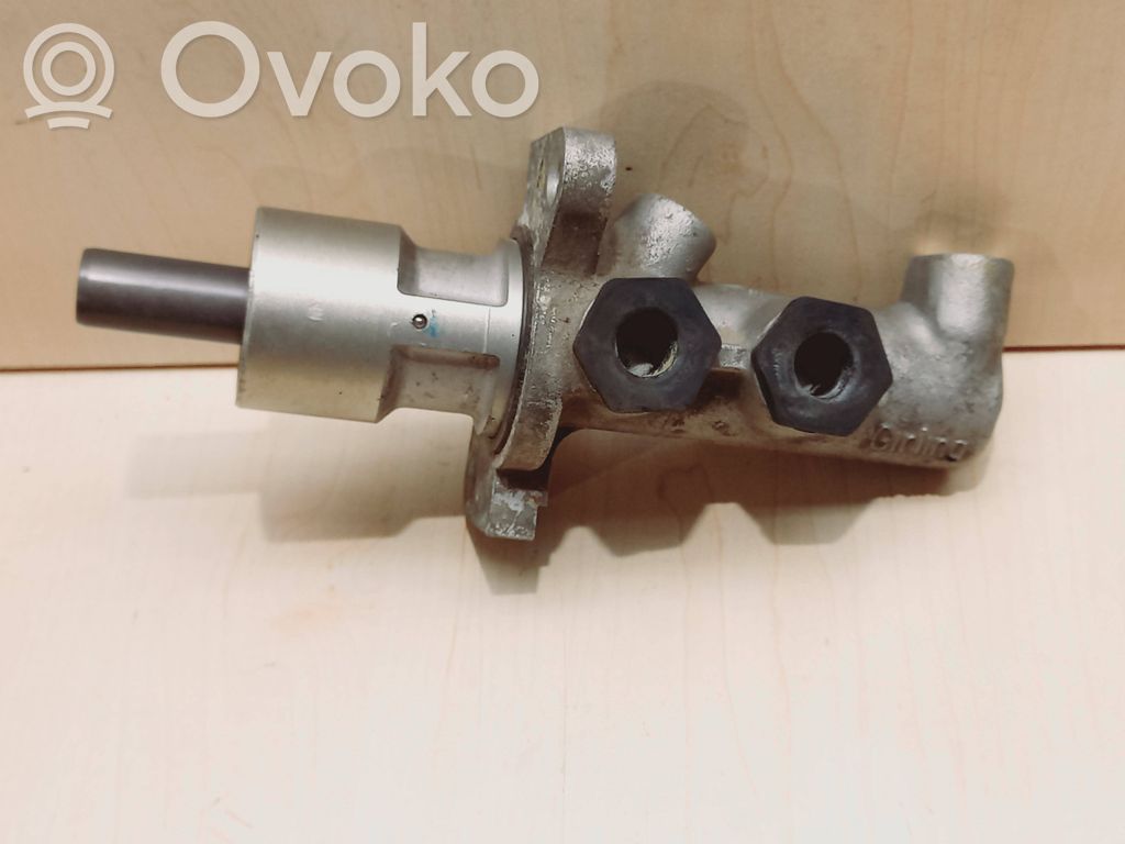 BMW 7 E32 Główny cylinder hamulca 
