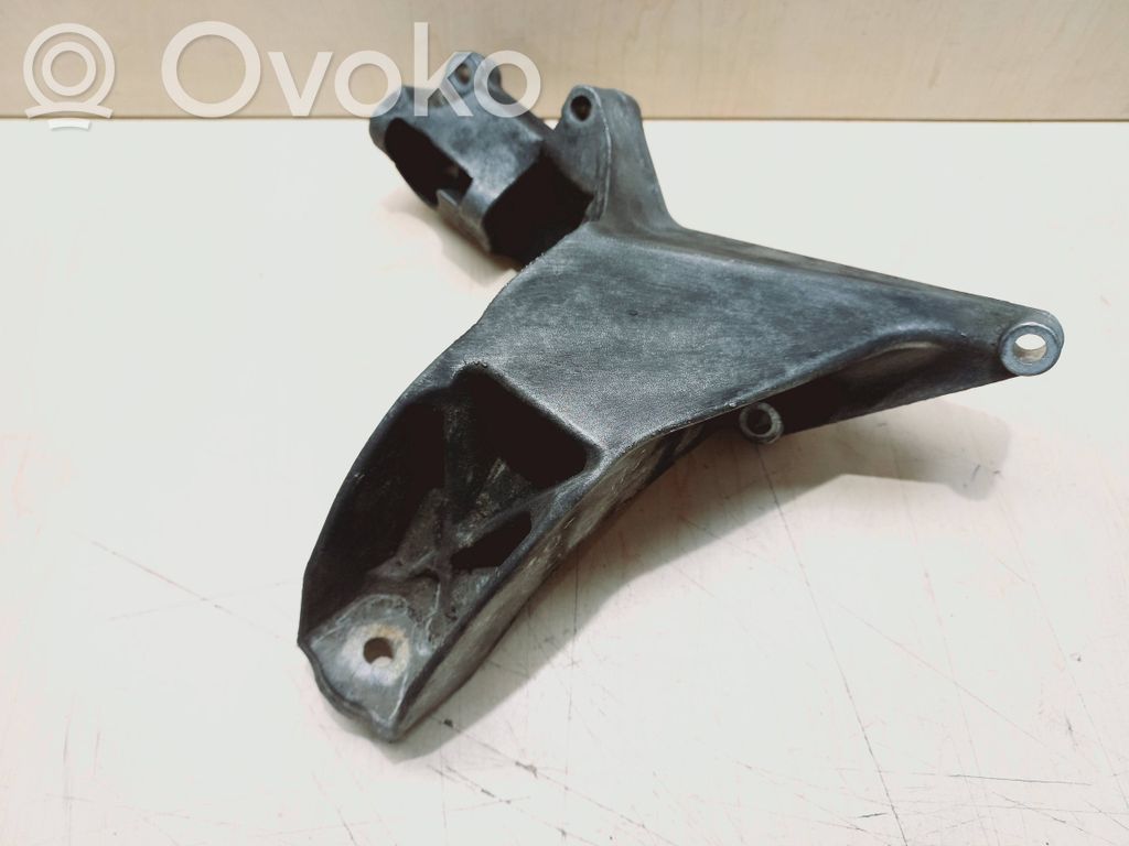 Engine mounting bracket   6753225,2211,2162