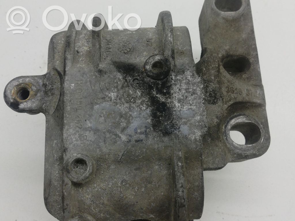 Volkswagen PASSAT B6 Engine mount bracket 
