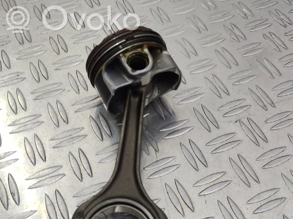 Volkswagen PASSAT B8 Pistón con biela 