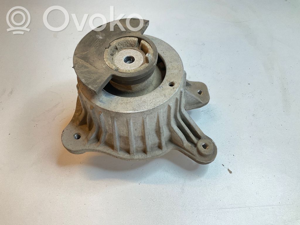 Mercedes-Benz E W238 Engine mount bracket 