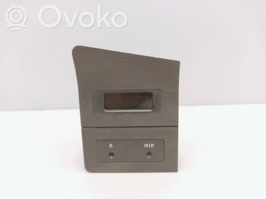 Часы   1367683,3031G31R
