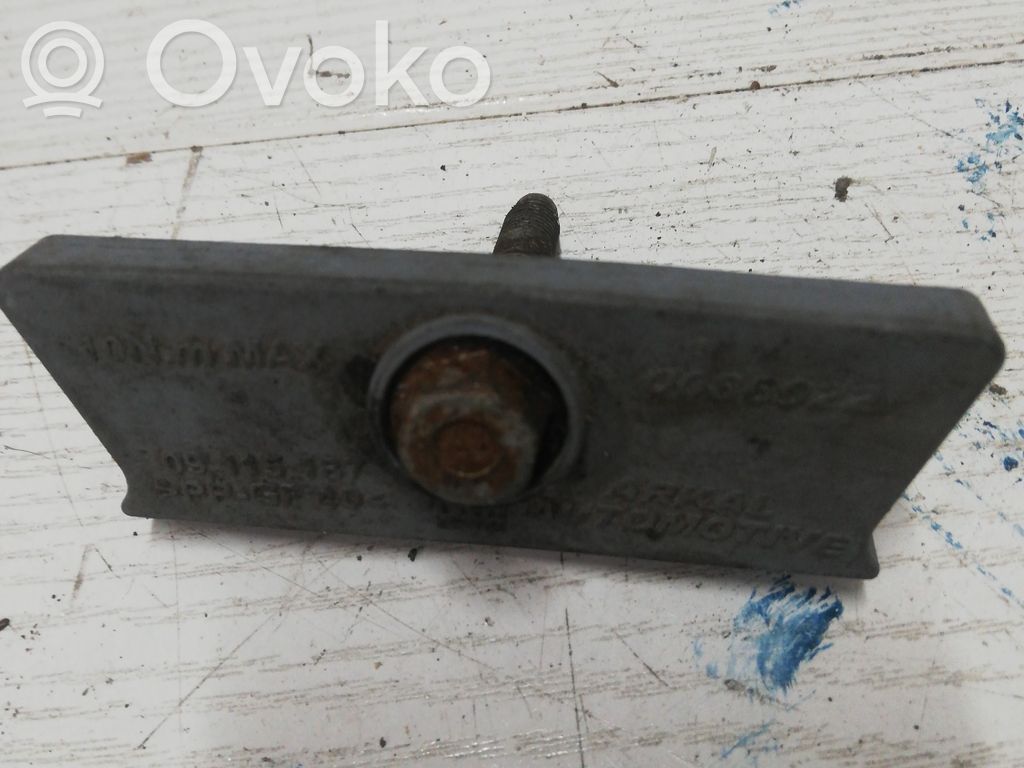 Battery bracket