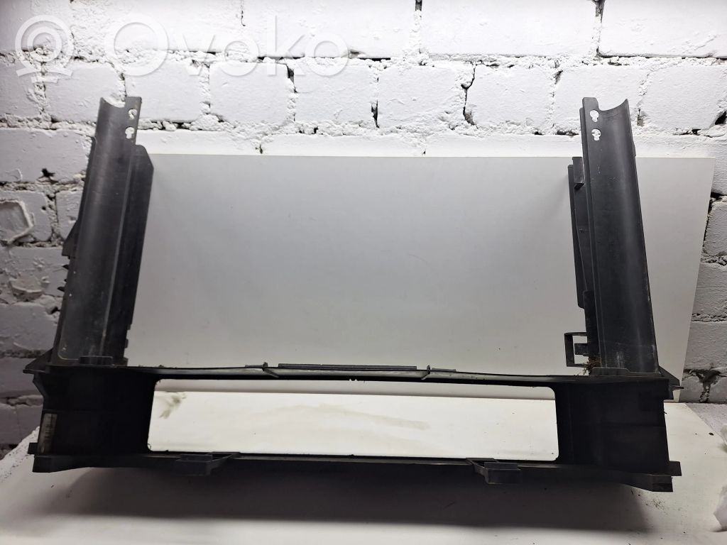Radiator mount bracket