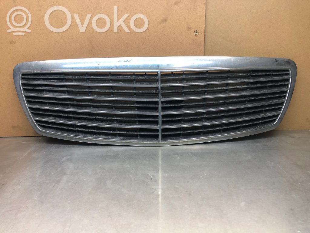 Mercedes-Benz E W211 Oberes Gitter vorne 