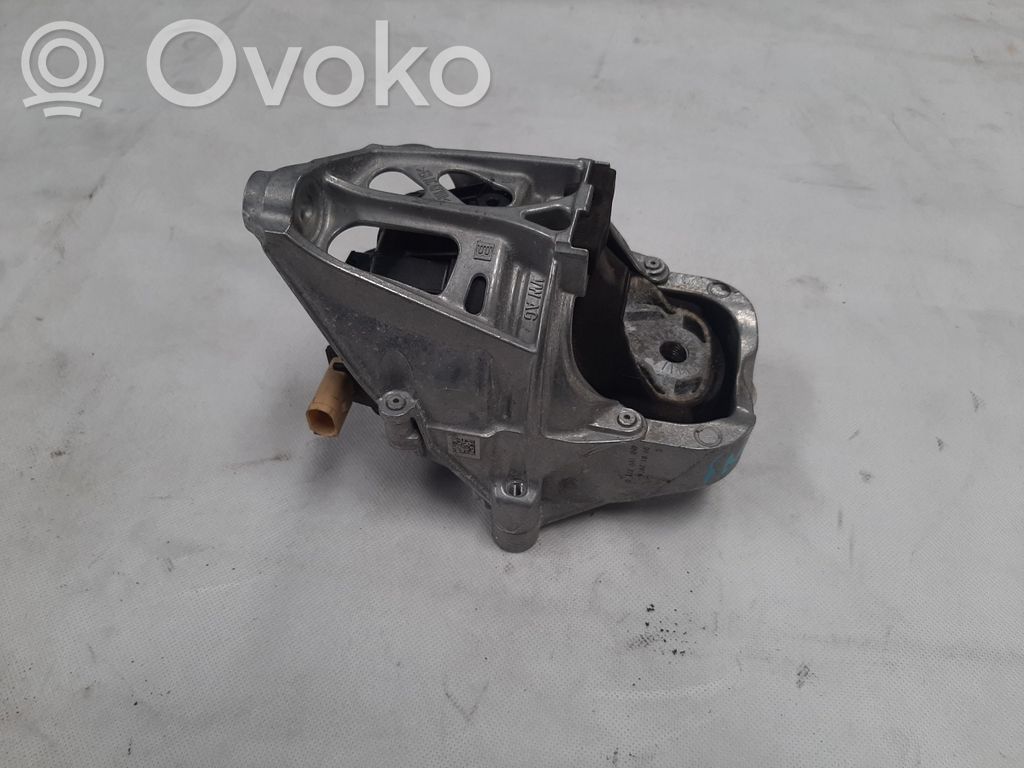 Audi Q7 4M Engine mount bracket 