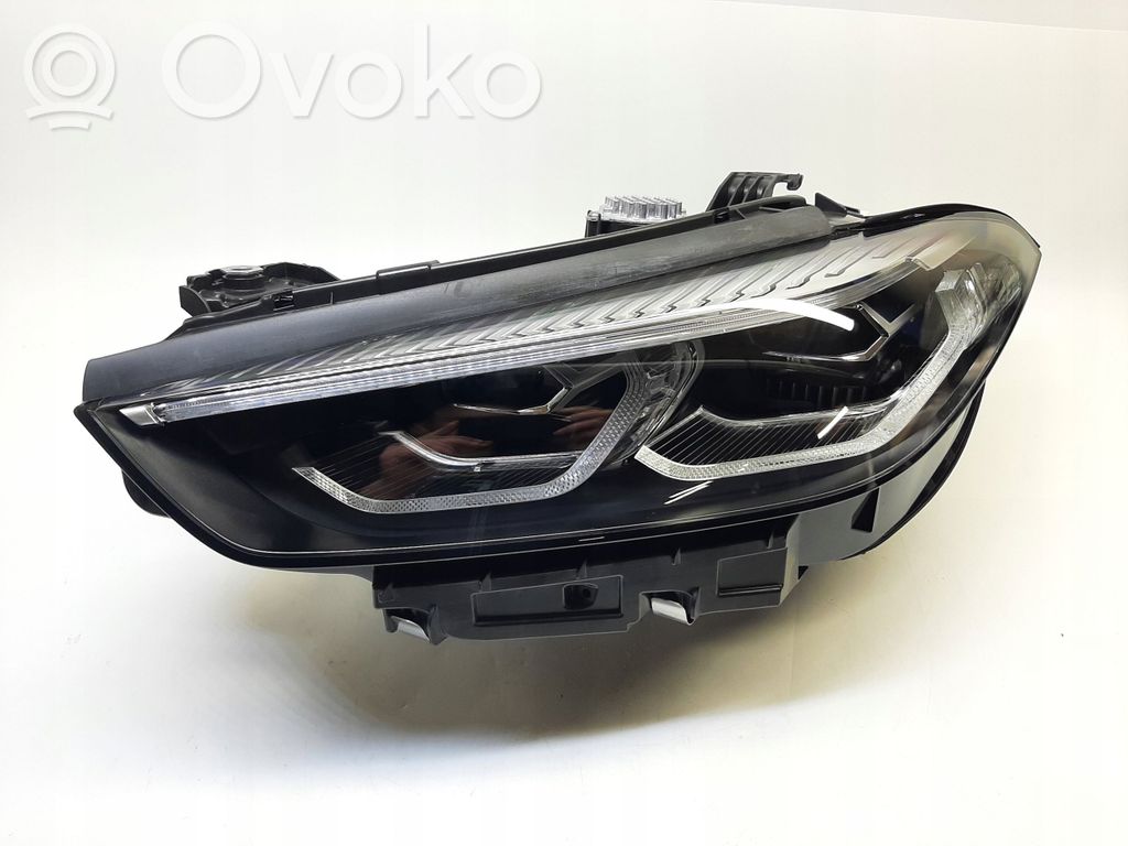 BMW 8 G14 Lampa przednia 