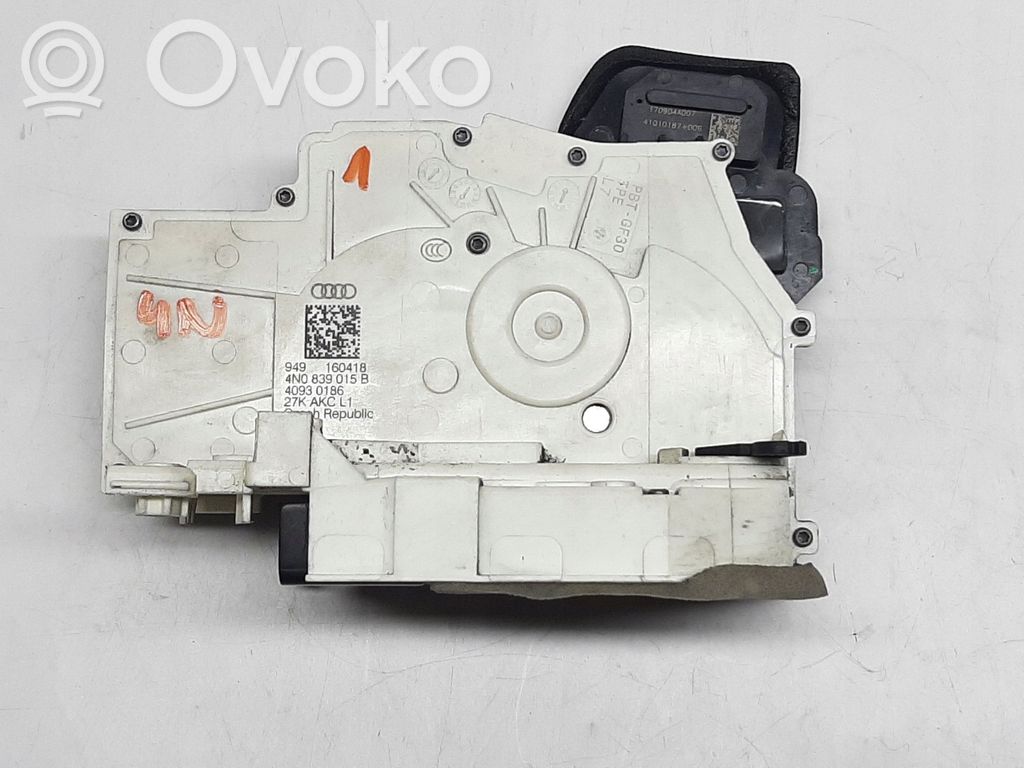 Audi A8 S8 D5 Zamek drzwi tylnych 