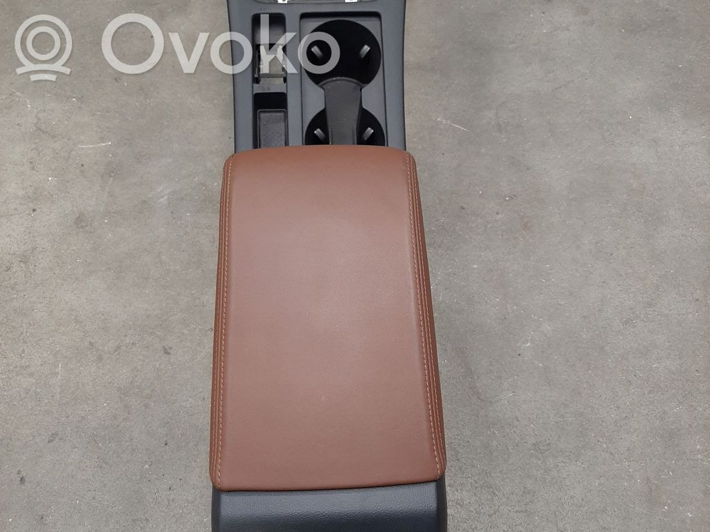 Volkswagen PASSAT B8 Consola central 