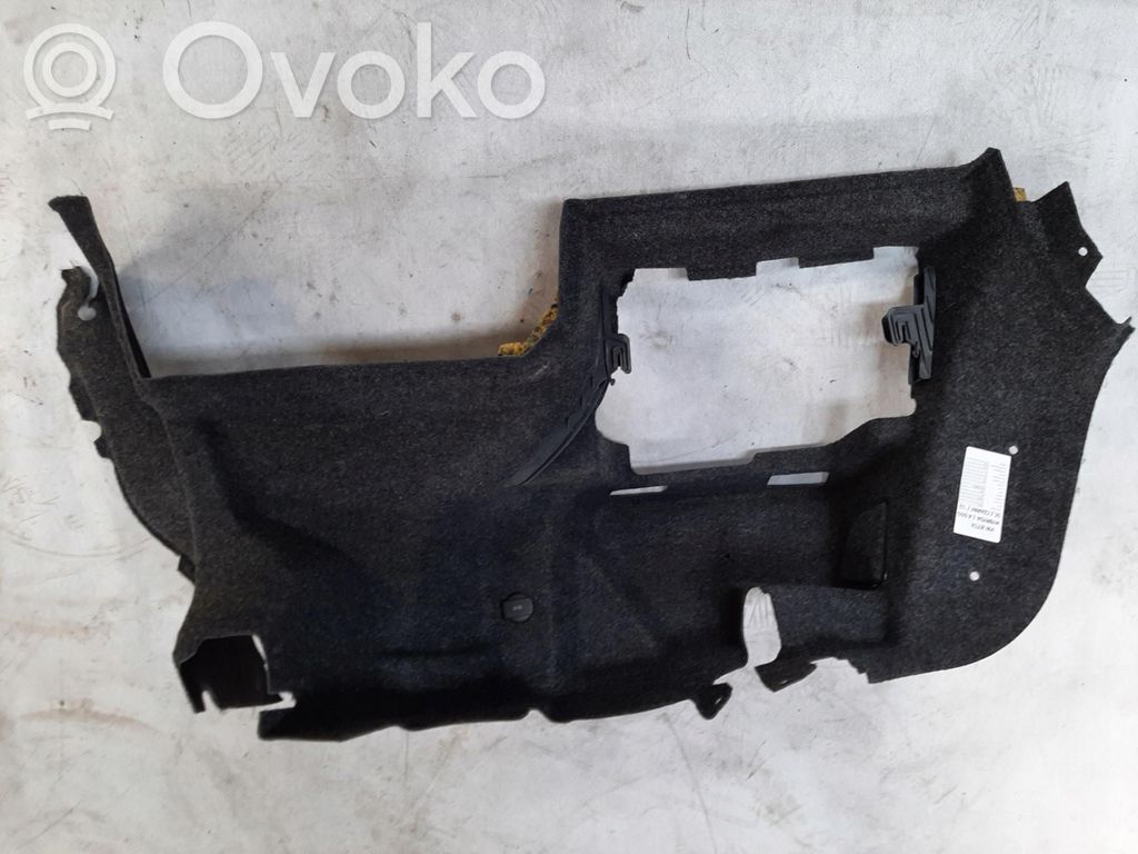 Volkswagen Jetta VI Boczek / Tapicerka / bagażnika 