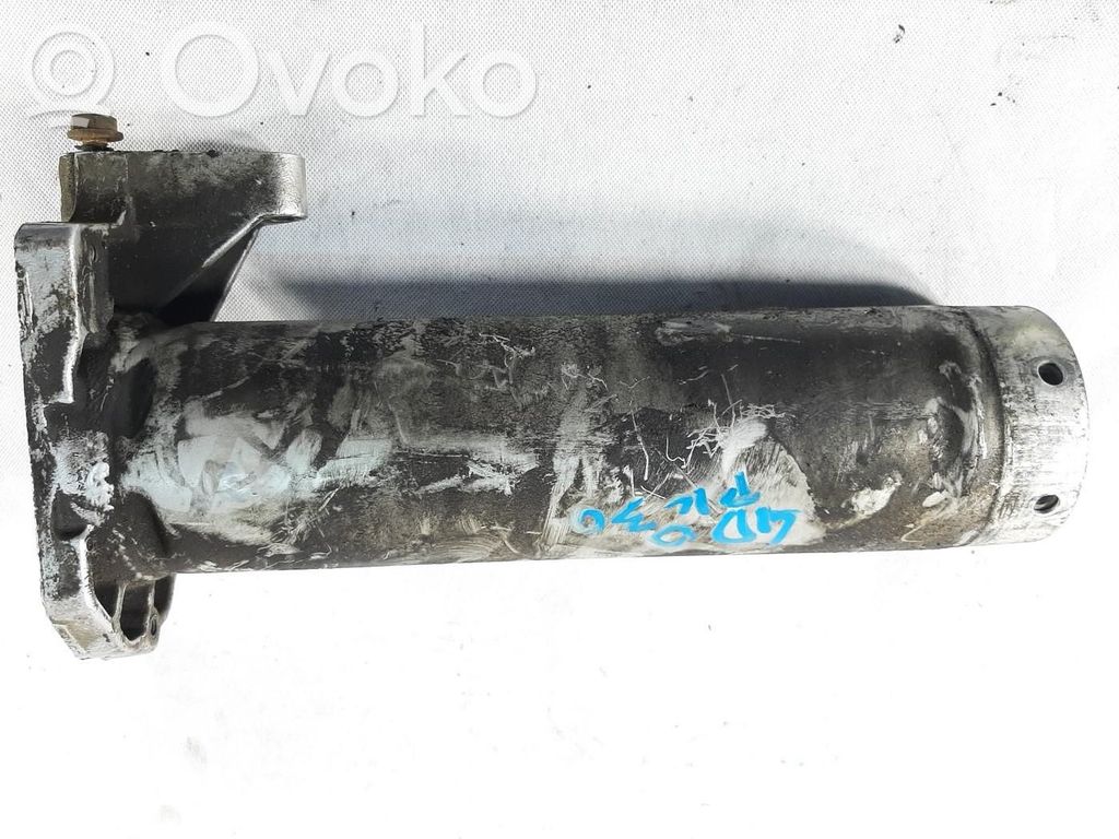 Audi A8 S8 D2 4D Odbój / Amortyzator zderzaka przedniego 