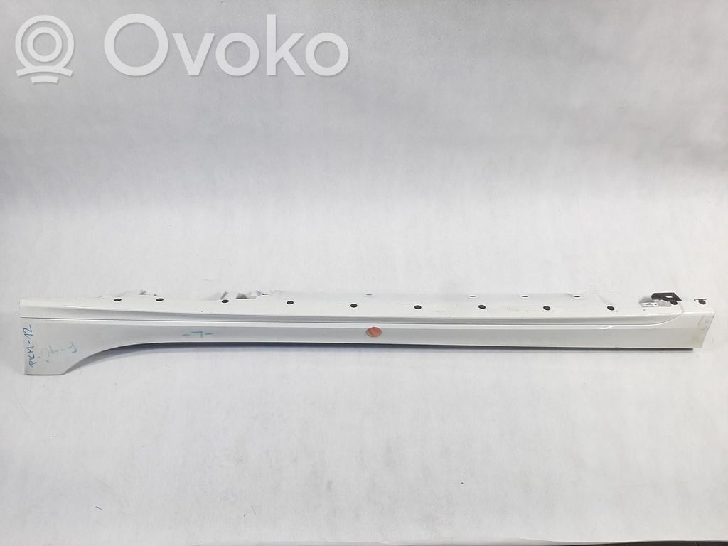 BMW 1 F40 Etuoven kynnyksen suojalista 