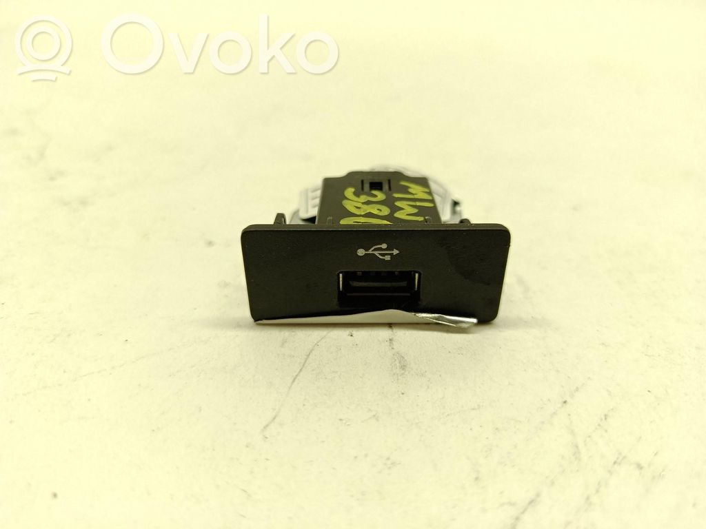 Skoda Superb B8 (3V) USB socket connector