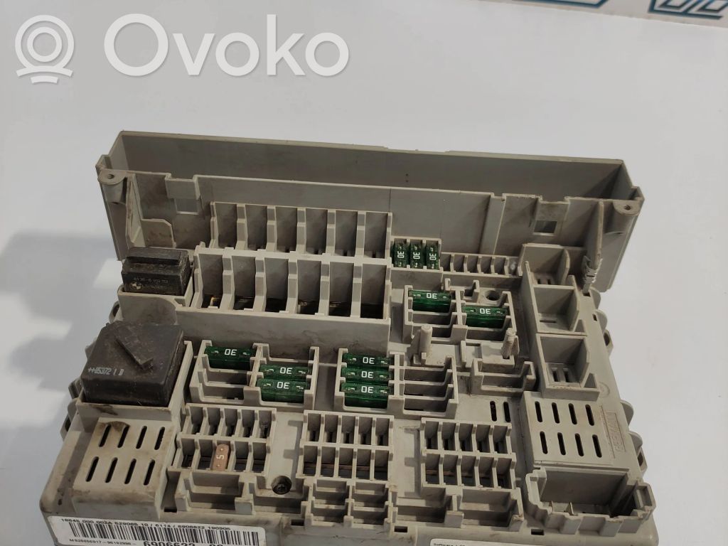 Nissan Juke I F15 Fuse module 