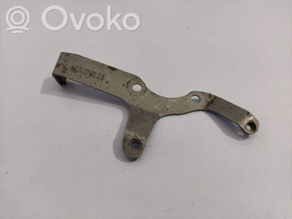 Ohjaustehostimen pumpun kannake   7801443,7650340103