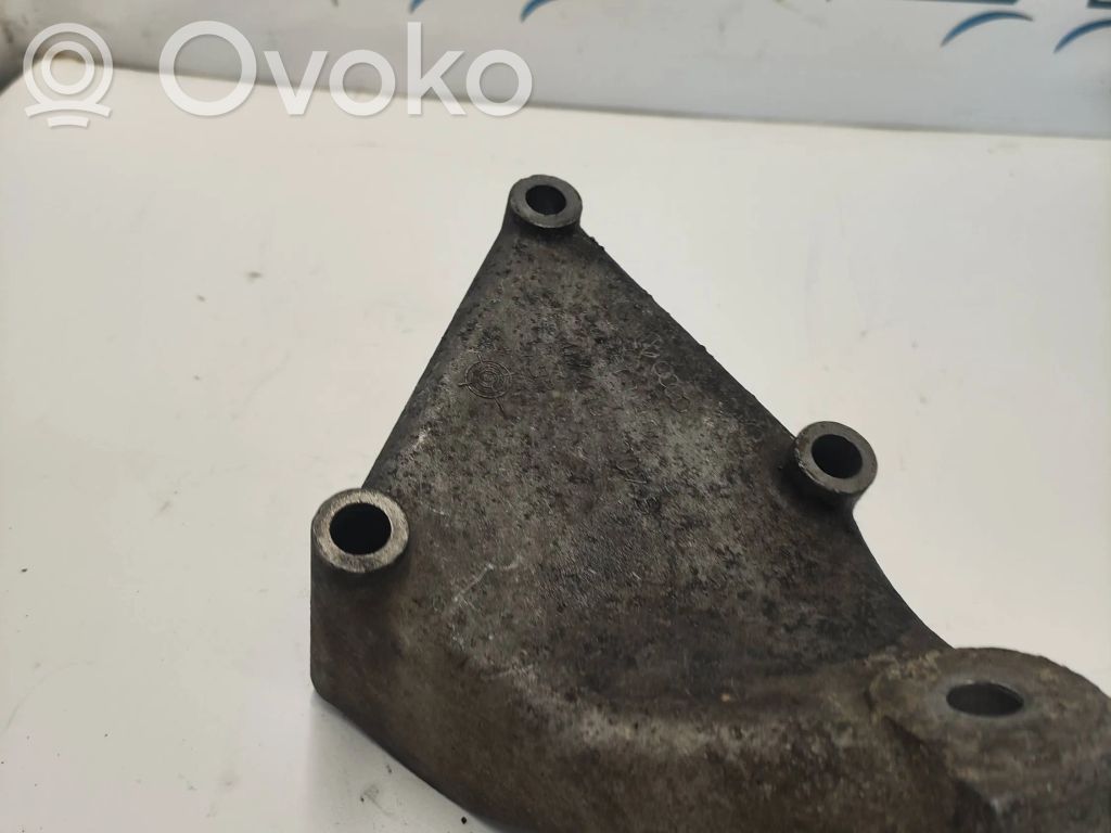 Volkswagen II LT Engine mounting bracket 