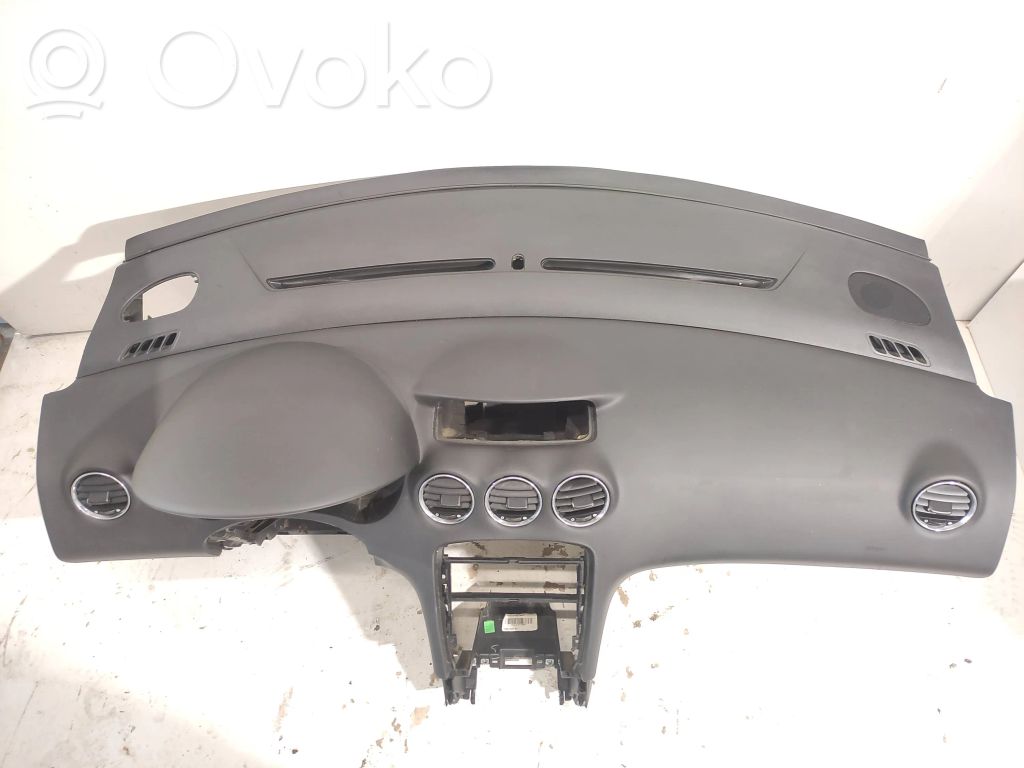 Peugeot 308 Panelis 