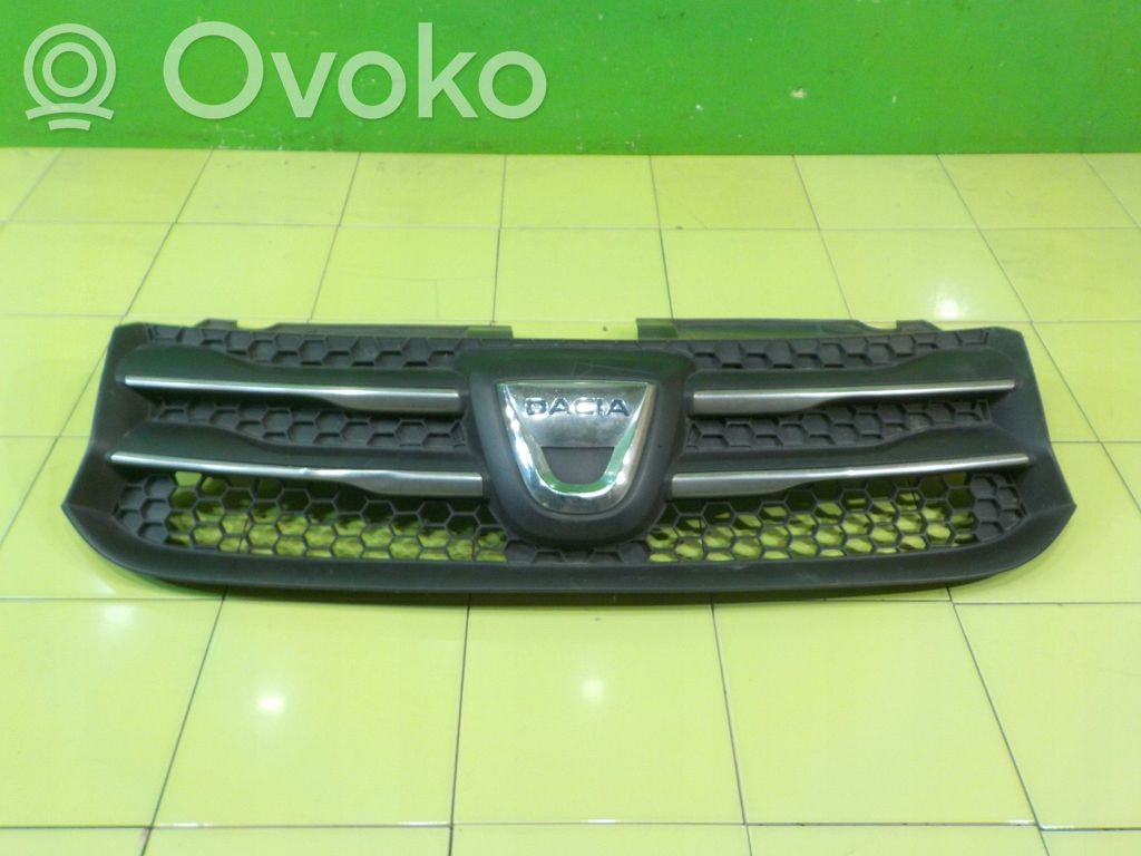 Dacia Logan II Maskownica / Grill / Atrapa górna chłodnicy 