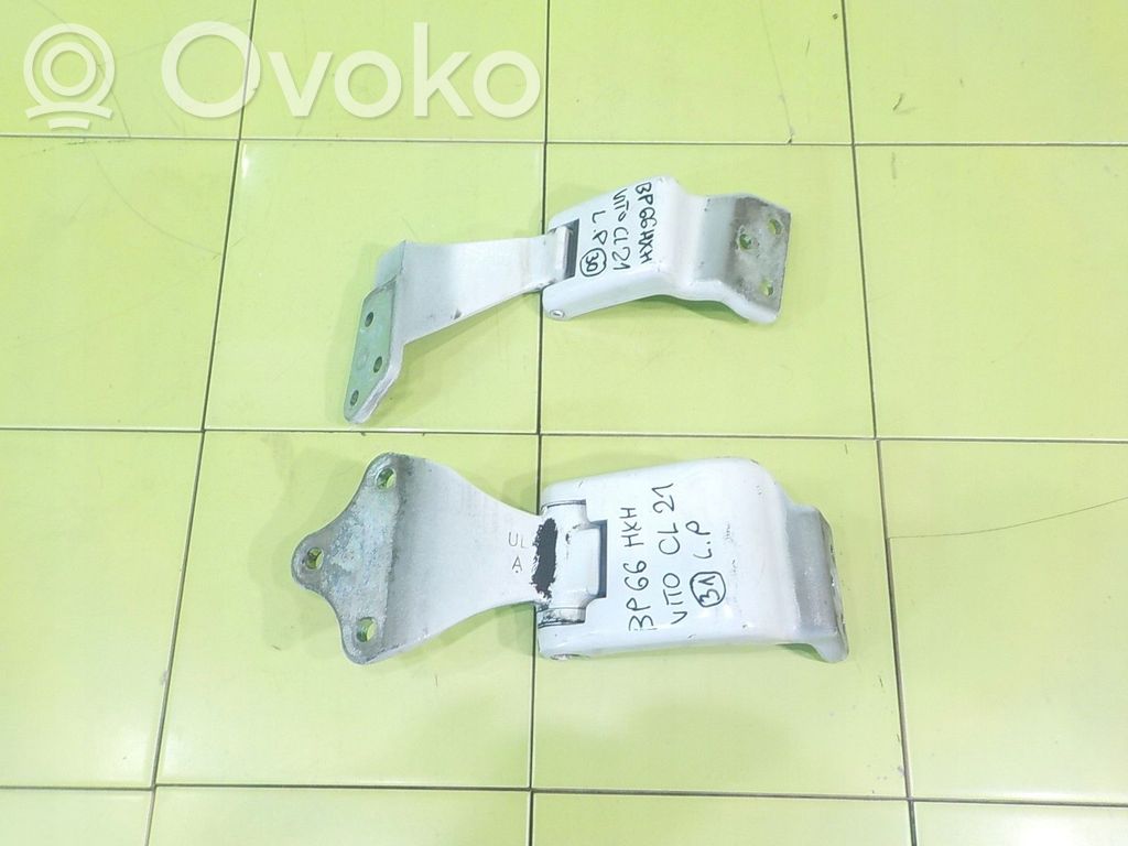 Mercedes-Benz Vito Viano W447 Zawias górny drzwi przednich 