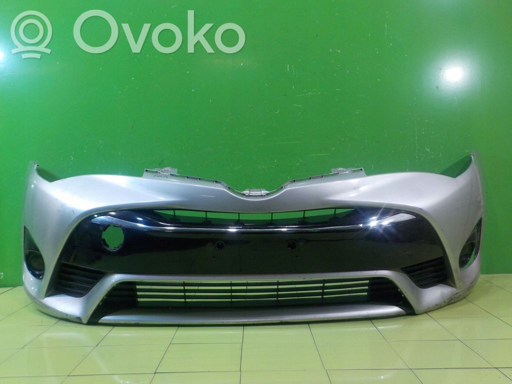 Toyota Avensis T270 Zderzak przedni 