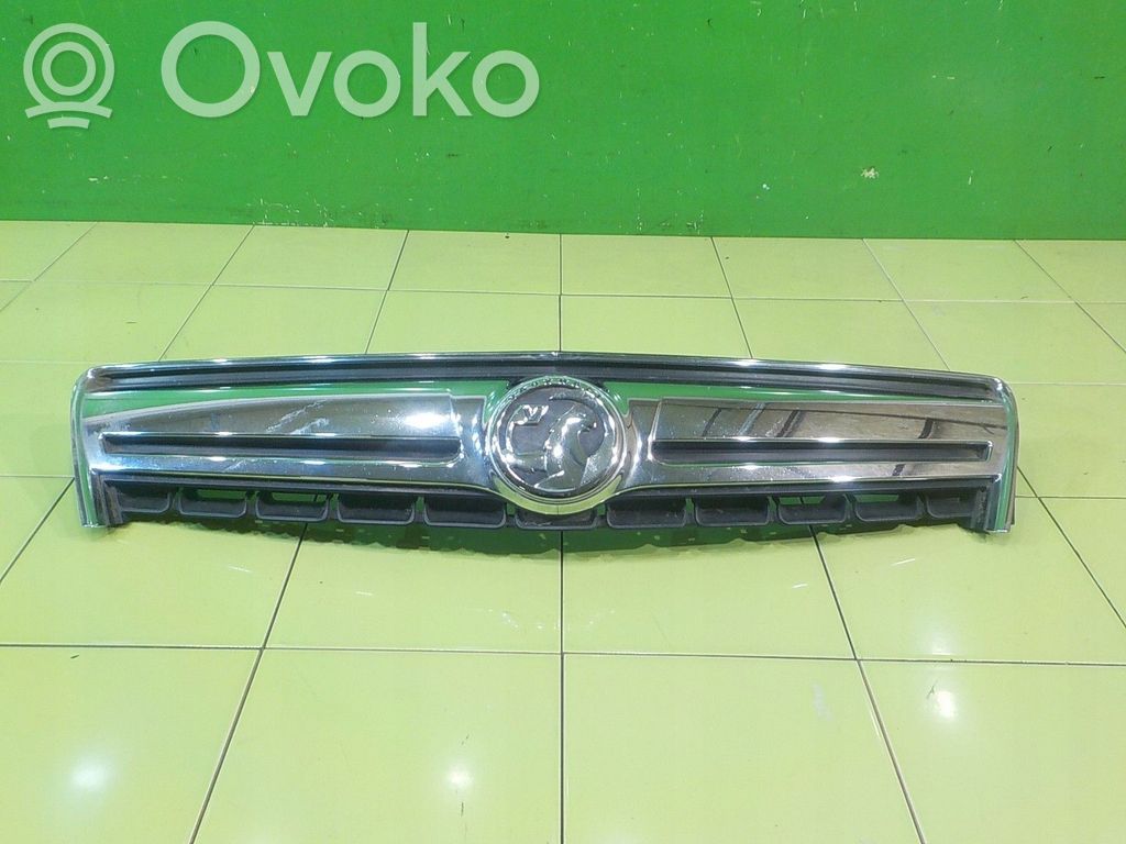 Opel Antara Etupuskurin ylempi jäähdytinsäleikkö 